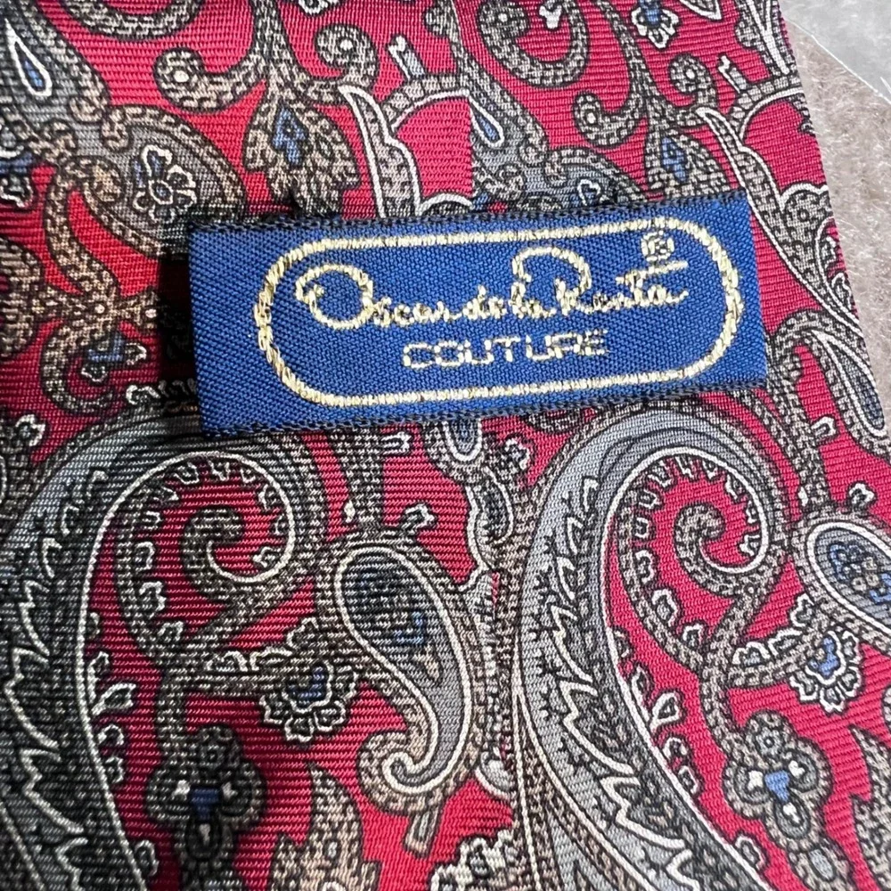 Oscar de la Renta Tie Mens Red Paisley Couture Silk Designer Necktie